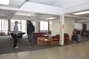 Krise Hall Lounge w students
